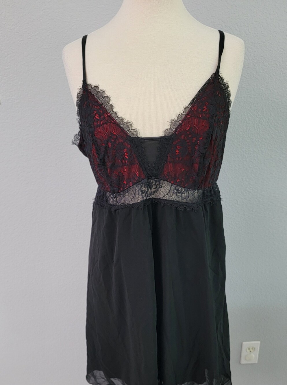 Soma NWT Black And Red Short Nighthown Size L
